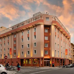 Easyhotel Old Town Отель